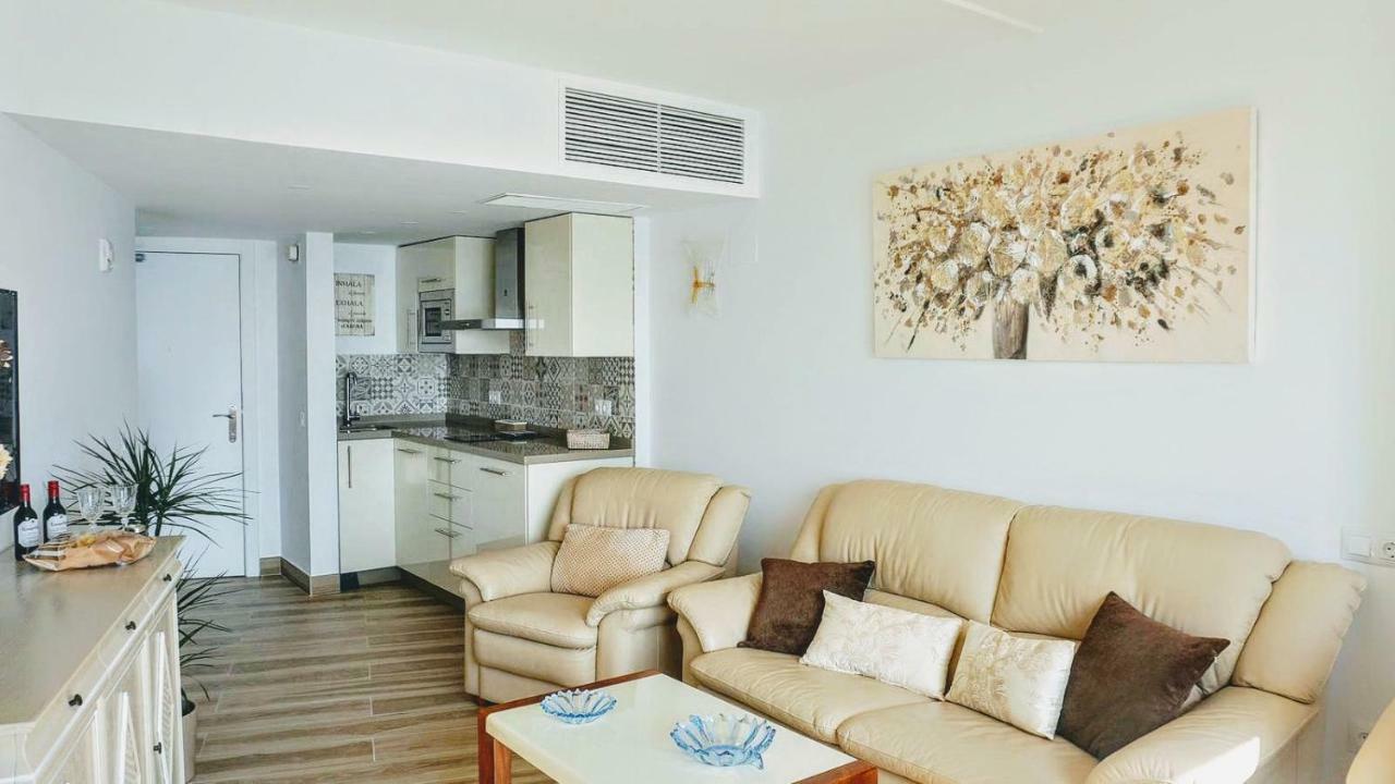 Beachfront In With Sea Views *