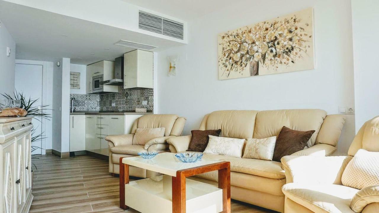 Beachfront In With Sea Views Apartment *